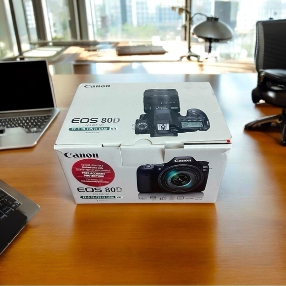 Canon EOS 80D 24.2MP Digital SLR Camera &  18-135mm IS USM Photo Camera Lens - Picture 1 of 11